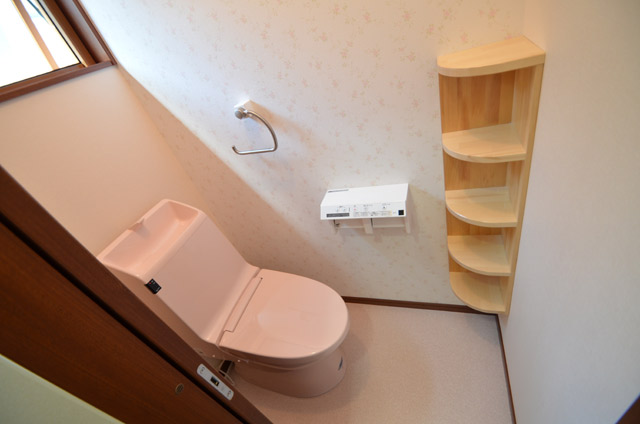 トイレにちょっとした棚を