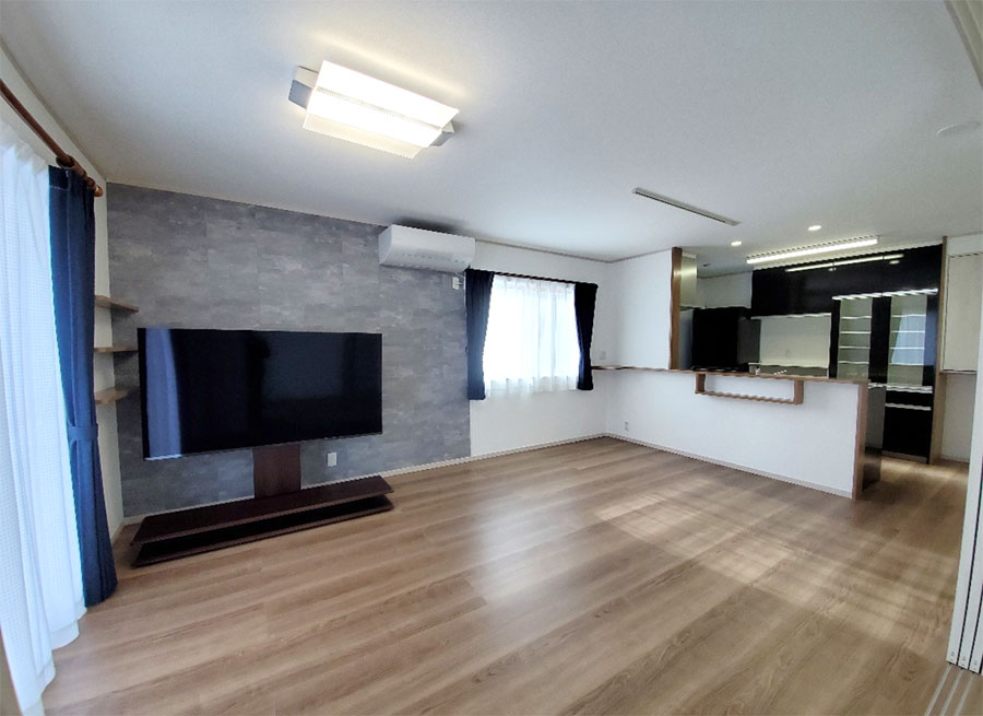 ツートンカラーの外壁がモダンな太陽光搭載の住まい ツートンカラーの外壁がモダンな太陽光搭載の住まい
