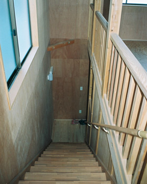 リフォーム前の倉庫階段