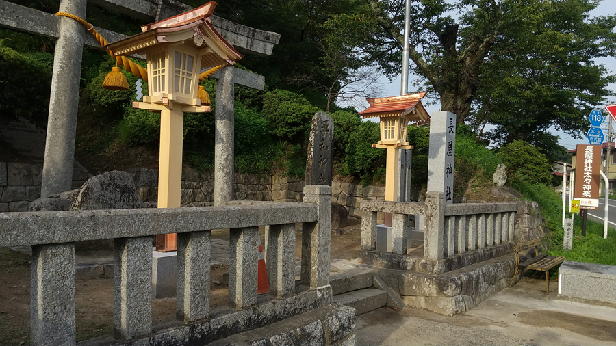 本宮市の長屋神社に灯籠を寄贈しました