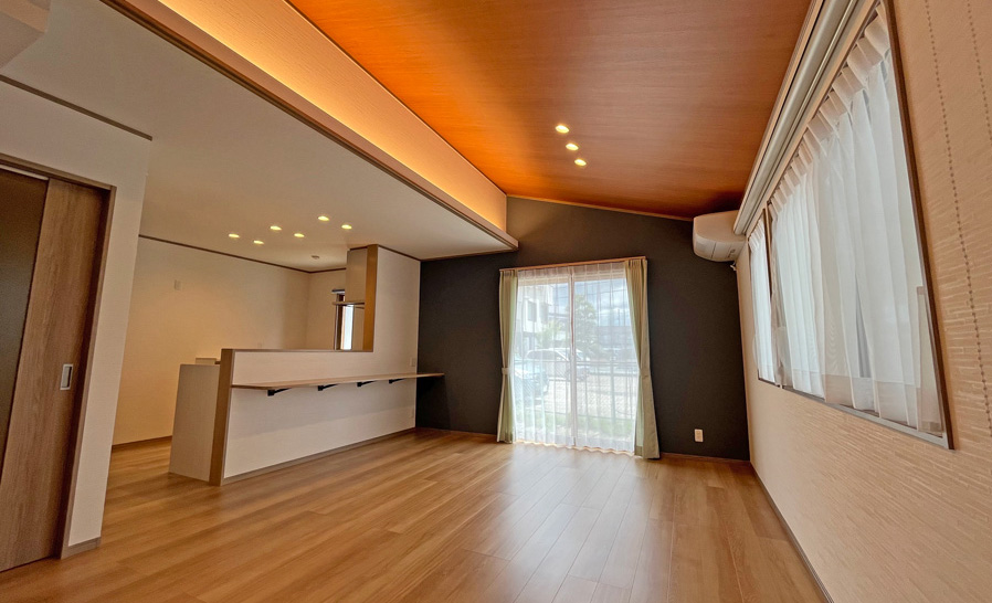 スムーズな動線の平屋 小屋裏収納＆ワークスペースで快適な我が家