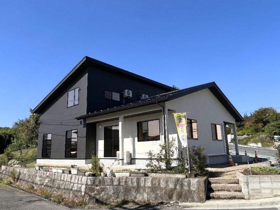 平屋と二階建てで世帯を分けた、暮らしやすい二世帯住宅【本宮市】