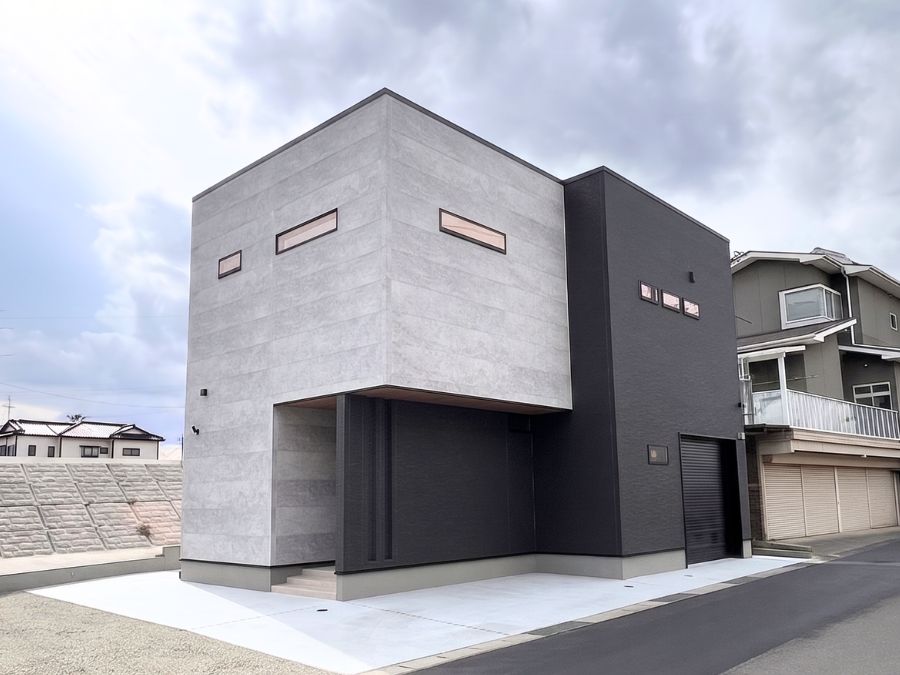 趣味とこだわりを詰め込んだインナーガレージのある2階建て【本宮市】